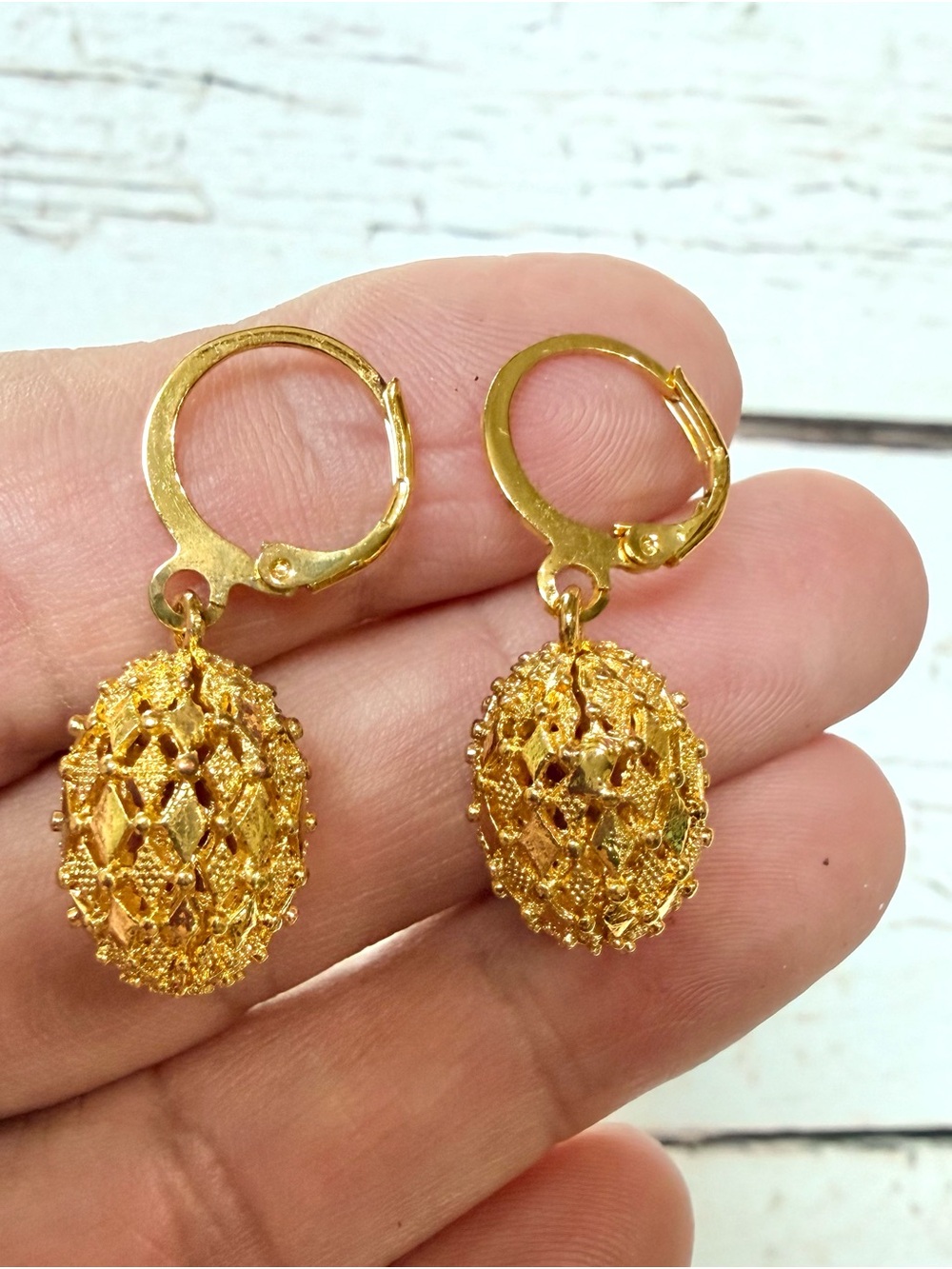 Vintage Gold Filigree Oval Orb Drop Earrings Lattice 3D Puff Leverback